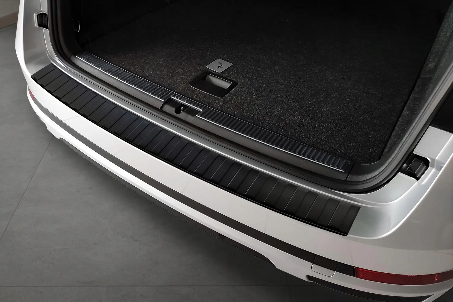Bakfangerbeskytter Škoda Superb III 2015 - 2024 | Black matt