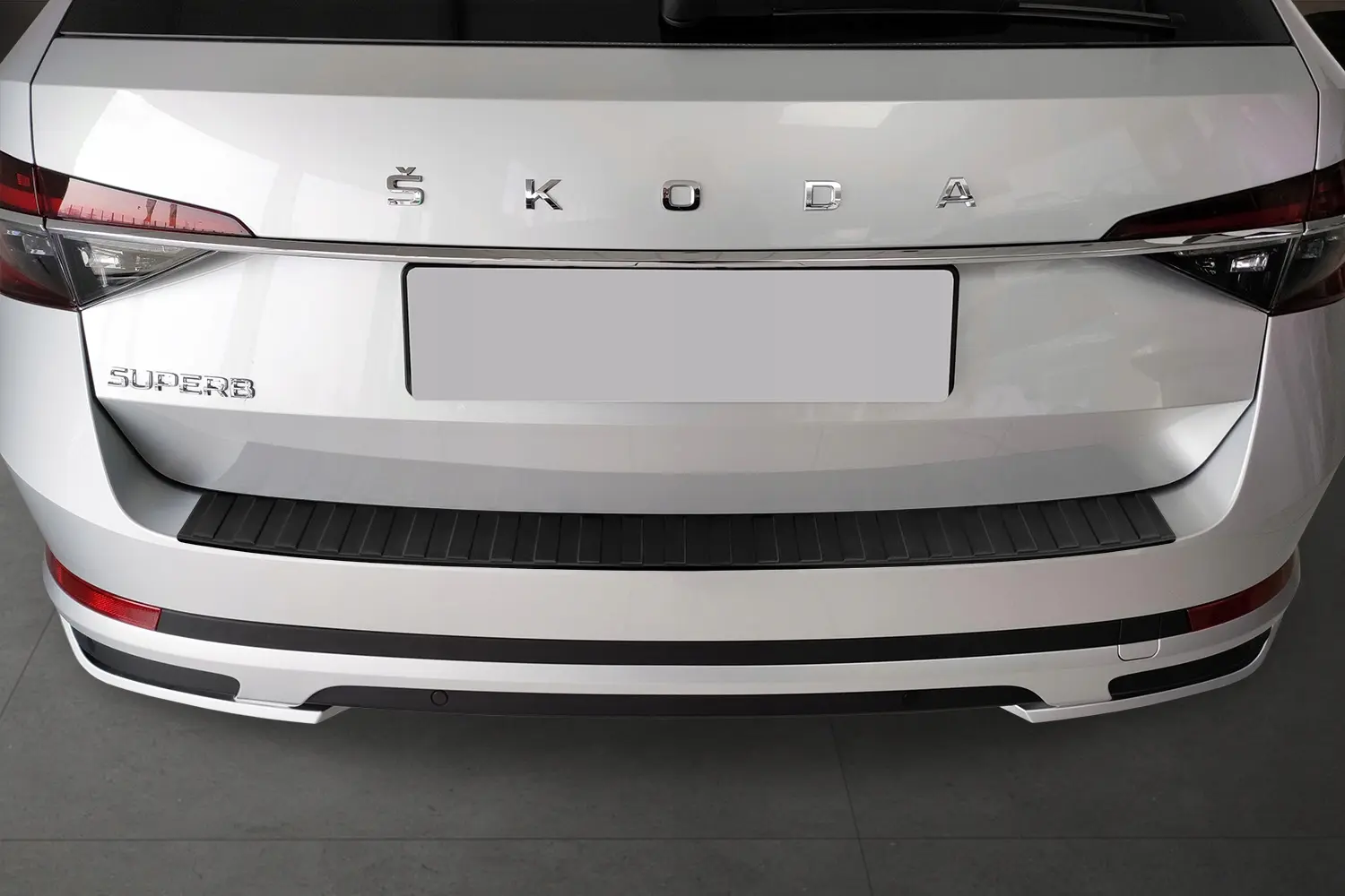 Bakfangerbeskytter Škoda Superb III 2015 - 2024 | Black matt – bilde 2