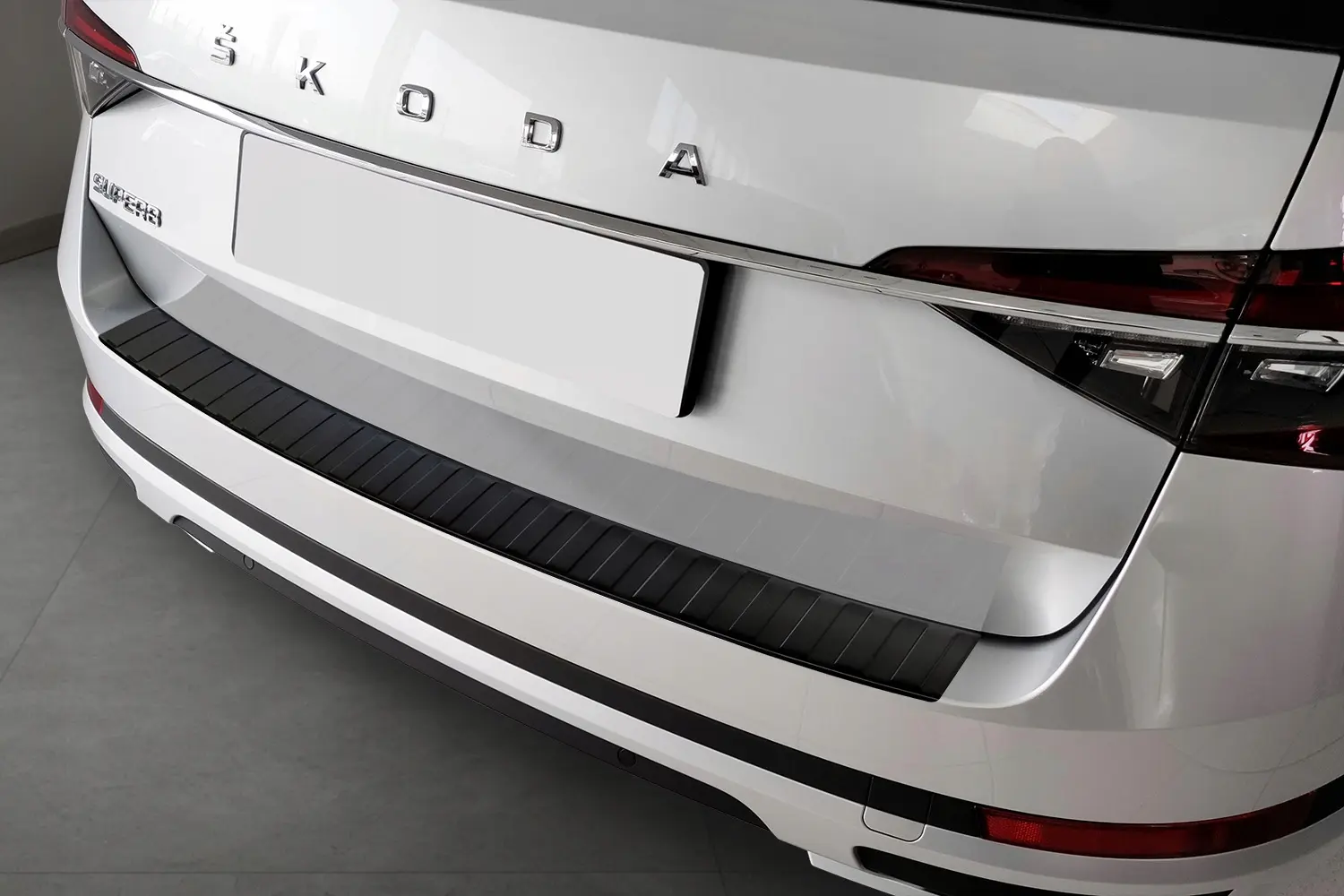 Bakfangerbeskytter Škoda Superb III 2015 - 2024 | Black matt – bilde 3