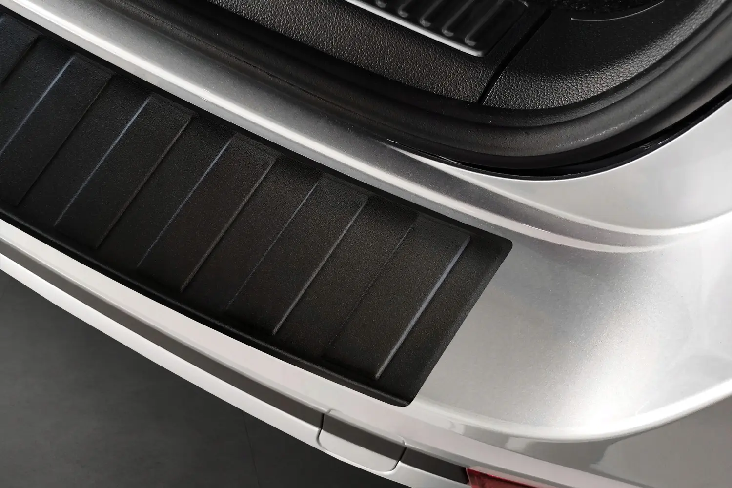 Bakfangerbeskytter Škoda Superb III 2015 - 2024 | Black matt – bilde 4