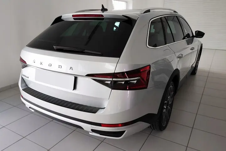 Bakfangerbeskytter Škoda Superb III 2015 - 2024 | Black matt – bilde 9