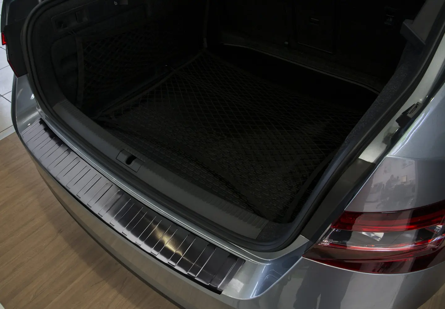 Bakfangerbeskytter Skoda Superb III Liftback 2015-2024 | Black Edition