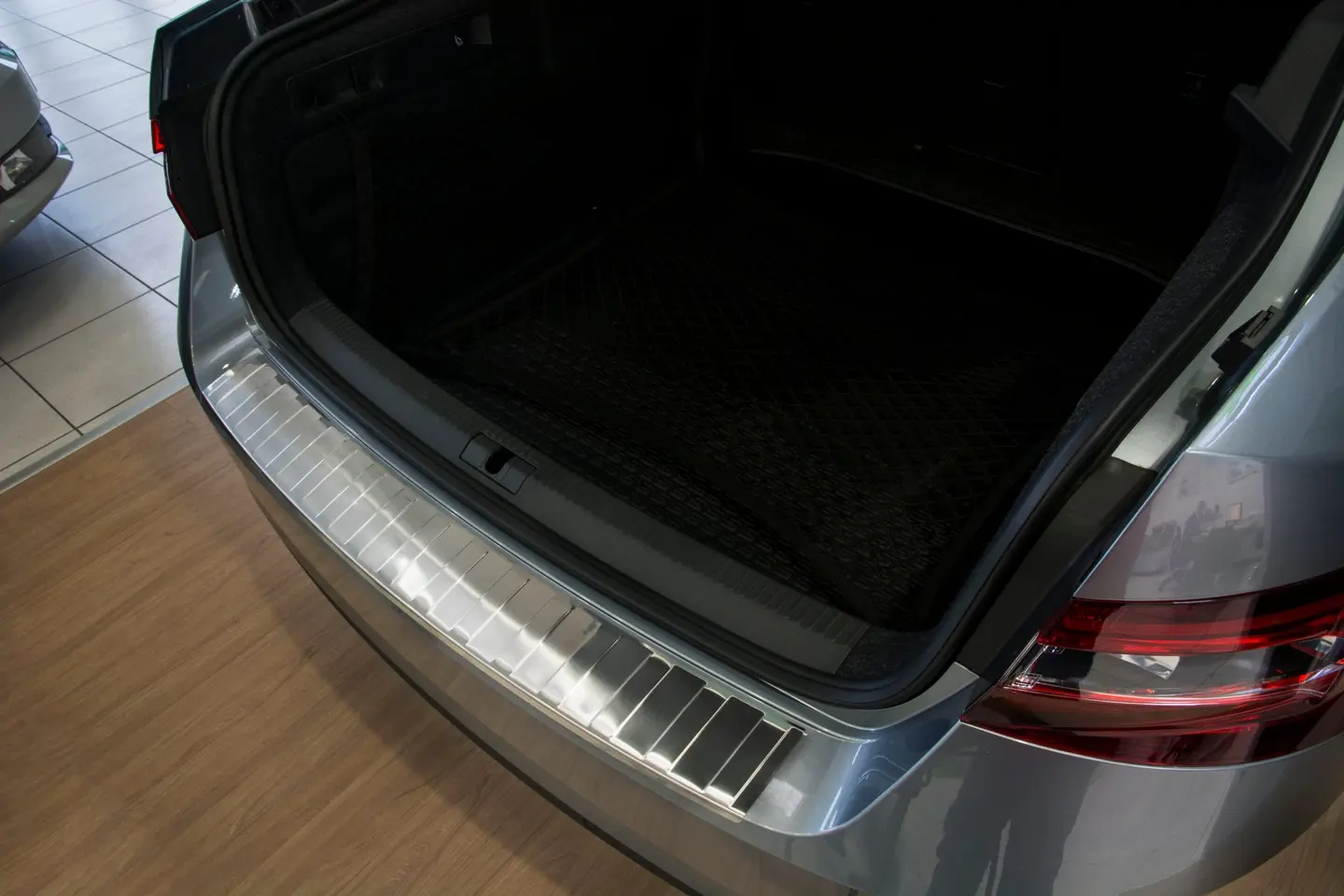Bakfangerbeskytter Skoda Superb III Liftback 2015 - 2024 | Silver Edition
