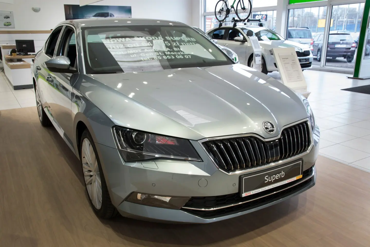 Bakfangerbeskytter Skoda Superb III Liftback 2015 - 2024 | Silver Edition – bilde 7