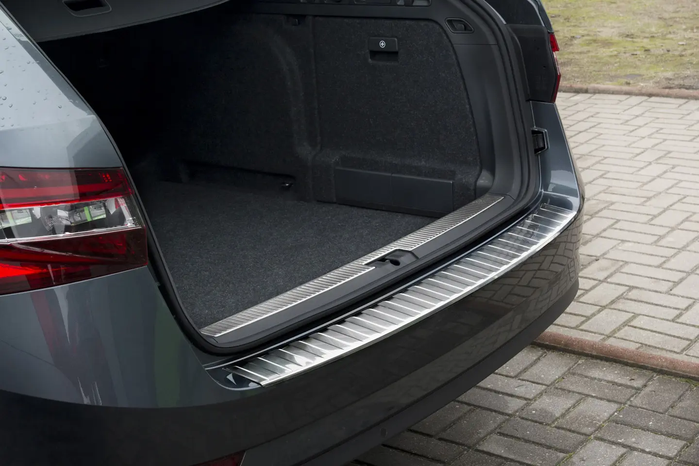 Bakfangerbeskytter Skoda Superb III Stasjonsvogn 2015-2024 | Silver Edition