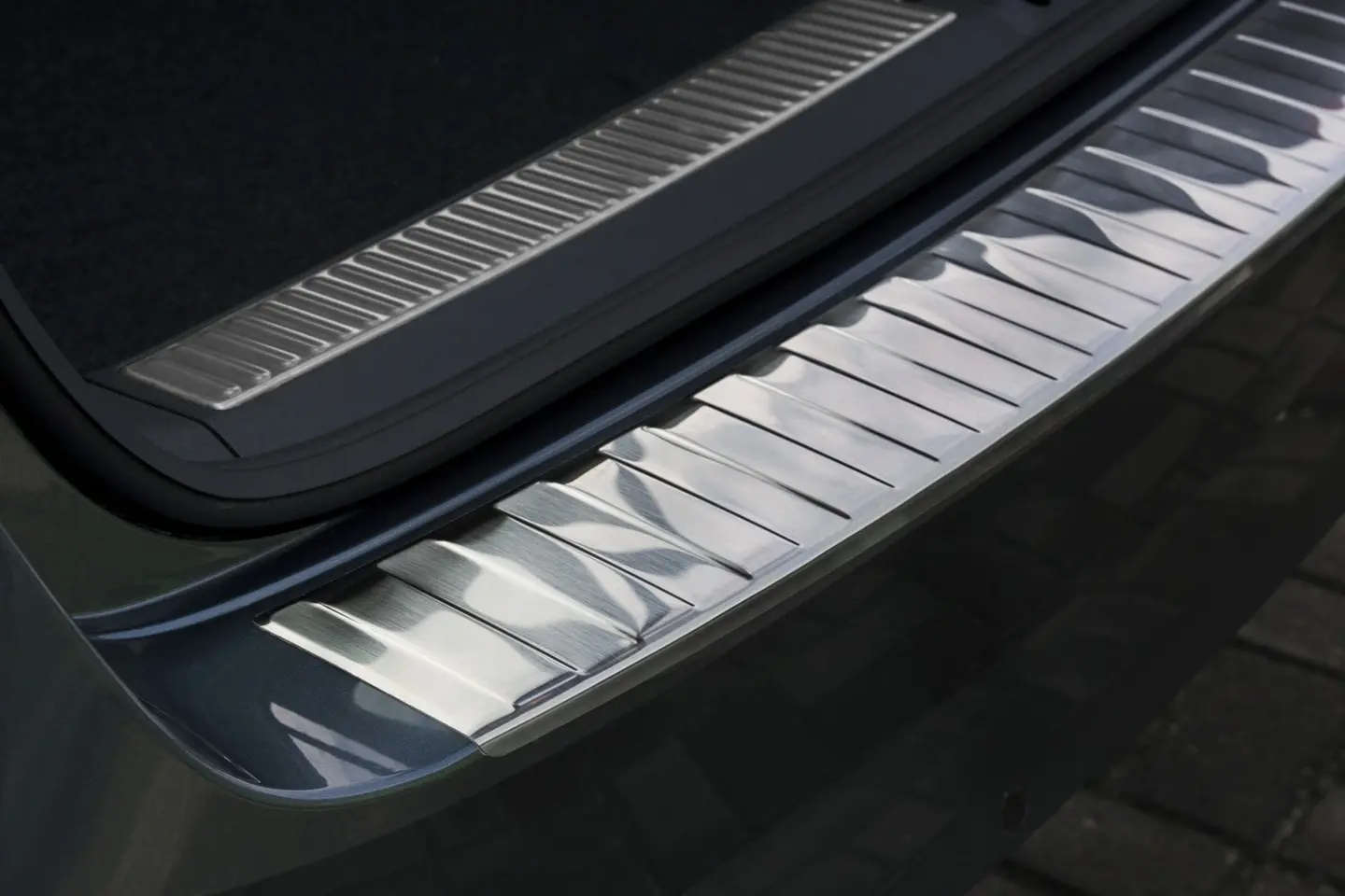 Bakfangerbeskytter Skoda Superb III Stasjonsvogn 2015-2024 | Silver Edition – bilde 5