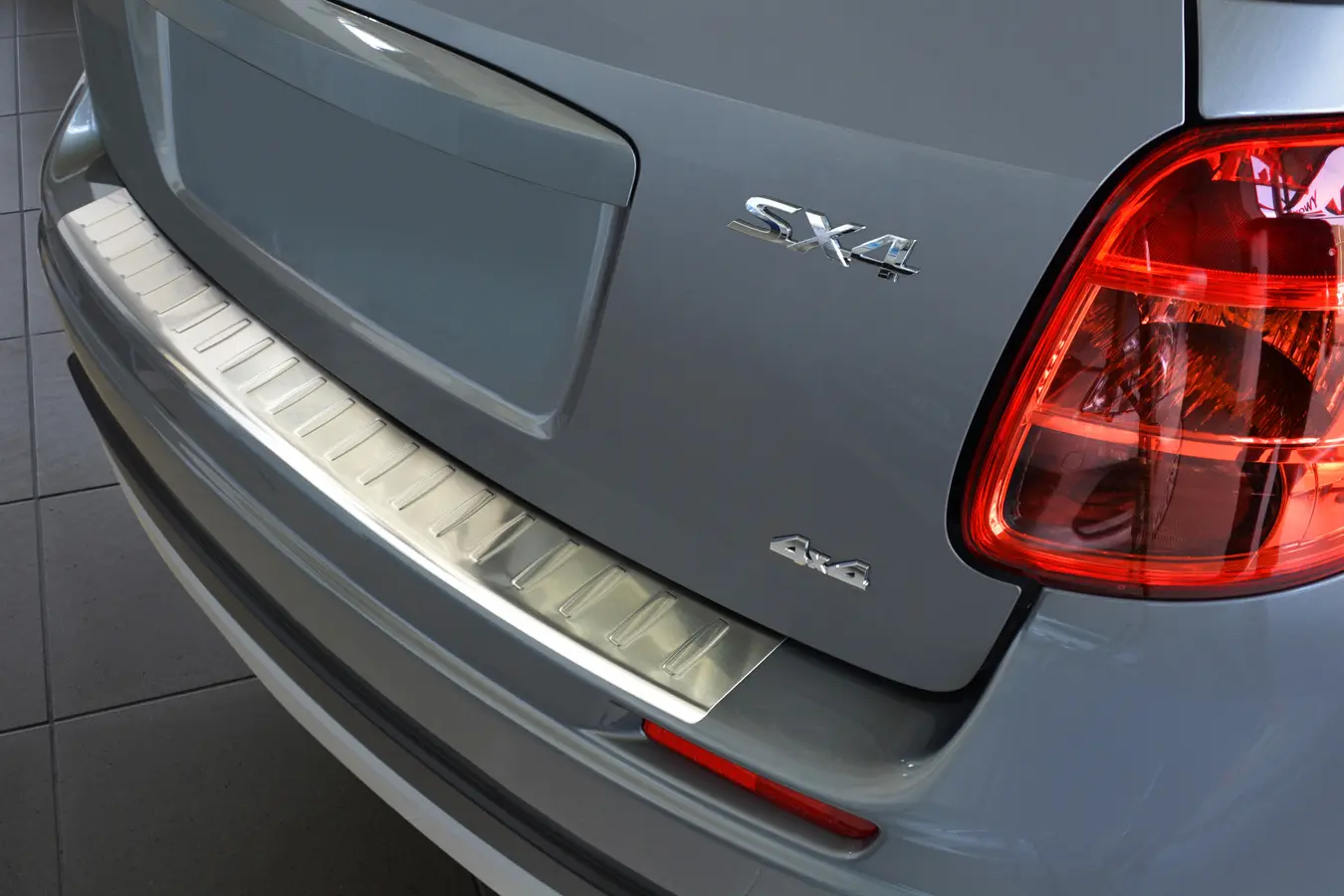 Bakfangerbeskytter Suzuki SX4 2006-2016 Silver Edition