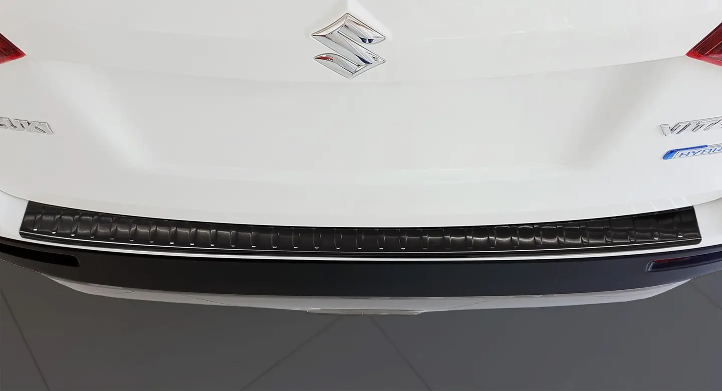 Bakfangerbeskytter Suzuki Vitara II (LY) 2015 -> │ Black Edition – bilde 3