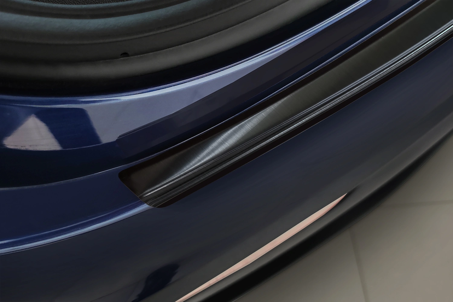 Bakfangerbeskytter Tesla Model Y 2020 - 2025 │ Black Edition – bilde 3