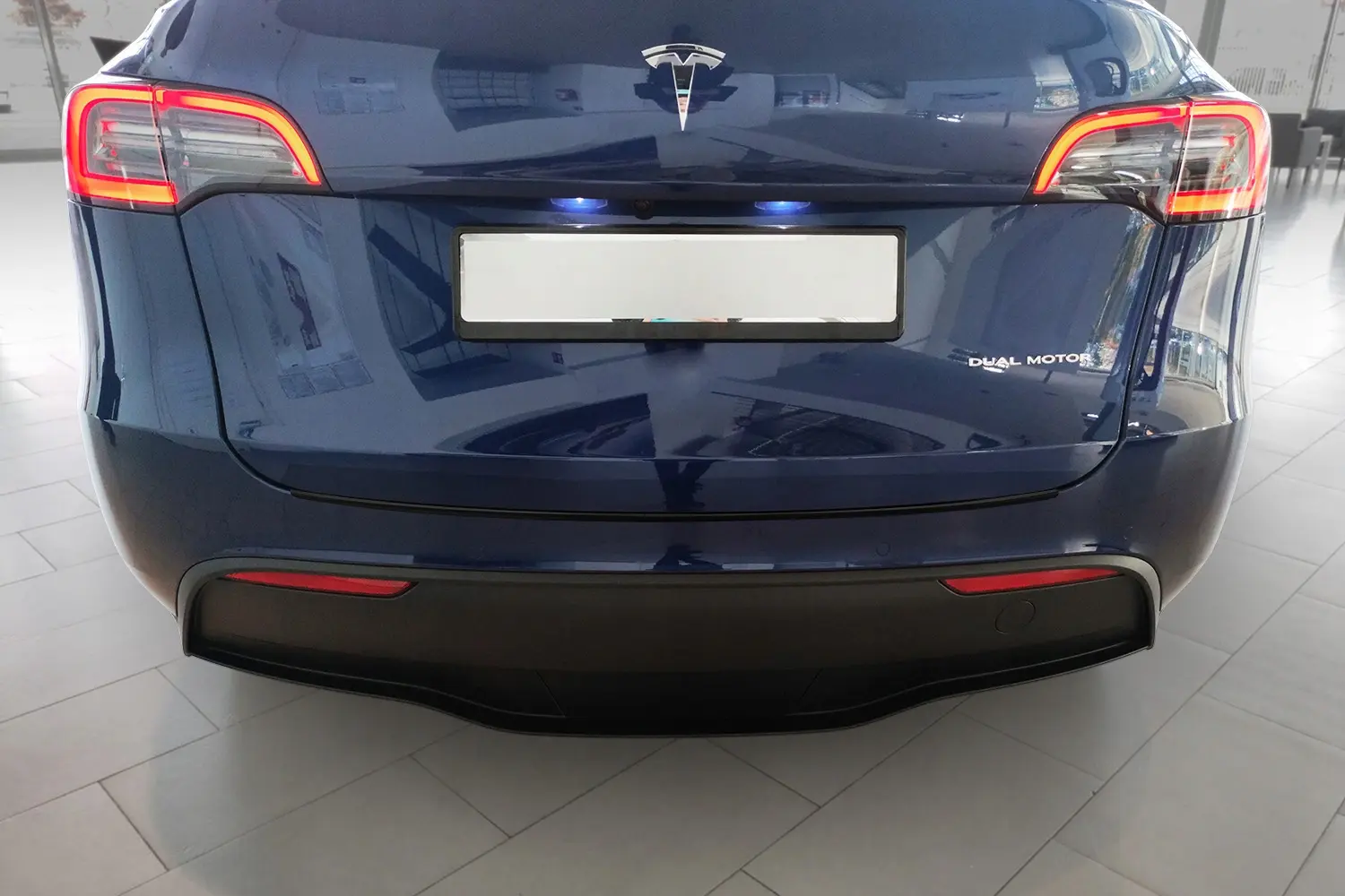 Bakfangerbeskytter Tesla Model Y 2020 ->  │ Black Matt Edition – bilde 4