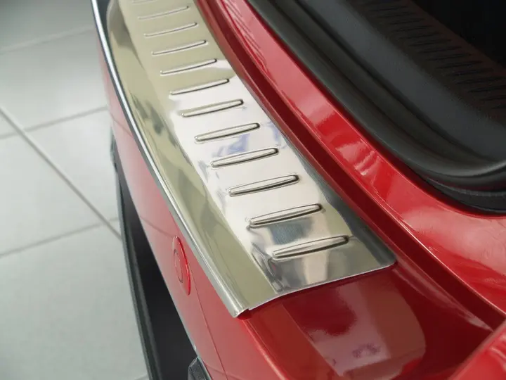 Bakfangerbeskytter Toyota Auris II 2012 - 04.2015 (pre-facelift) – bilde 2