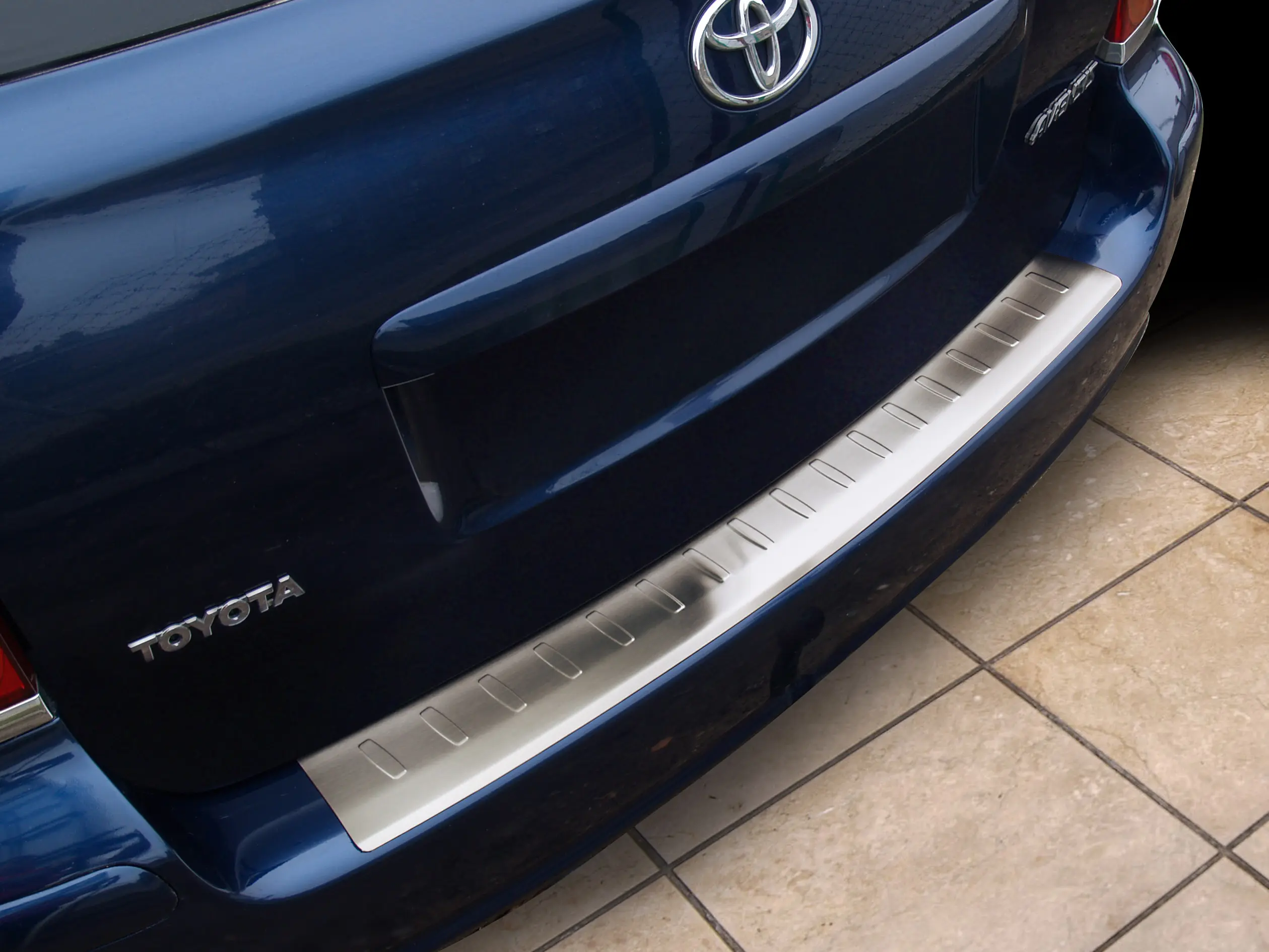 Bakfangerbeskytter Toyota Avensis II (T25) 2003 - 2009 | Silver Edition – bilde 2