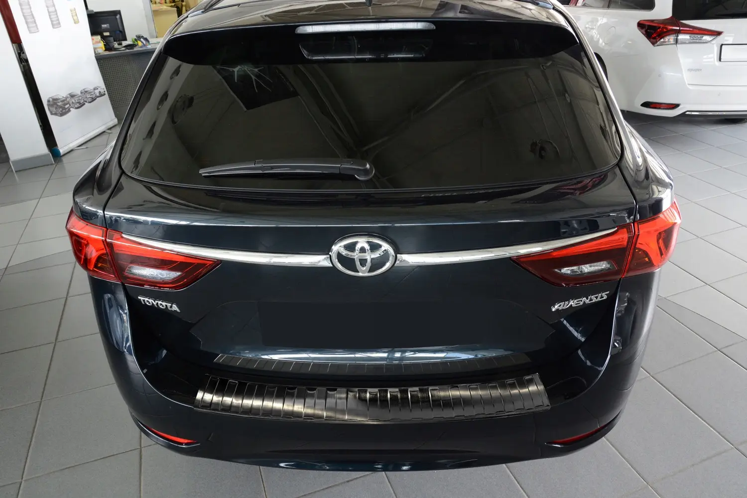Bakfangerbeskytter Toyota Avensis III (T27) Facelift 2012 - 2018 – bilde 4