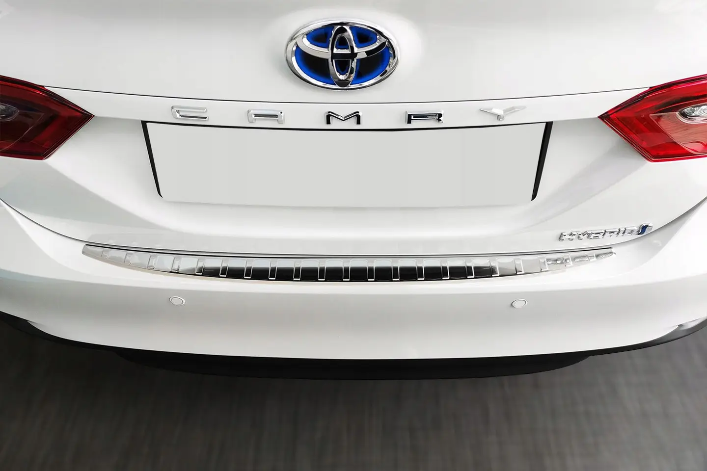 Bakfangerbeskytter Toyota Camry VIII (XV70) 2017 - 2023 │ Silver Edition – bilde 2