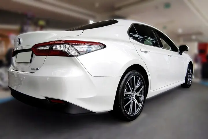 Bakfangerbeskytter Toyota Camry VIII (XV70) 2017 - 2023 │ Silver Edition – bilde 7
