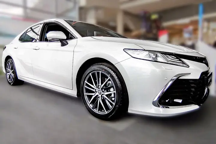 Bakfangerbeskytter Toyota Camry VIII (XV70) 2017 - 2023 │ Silver Edition – bilde 8