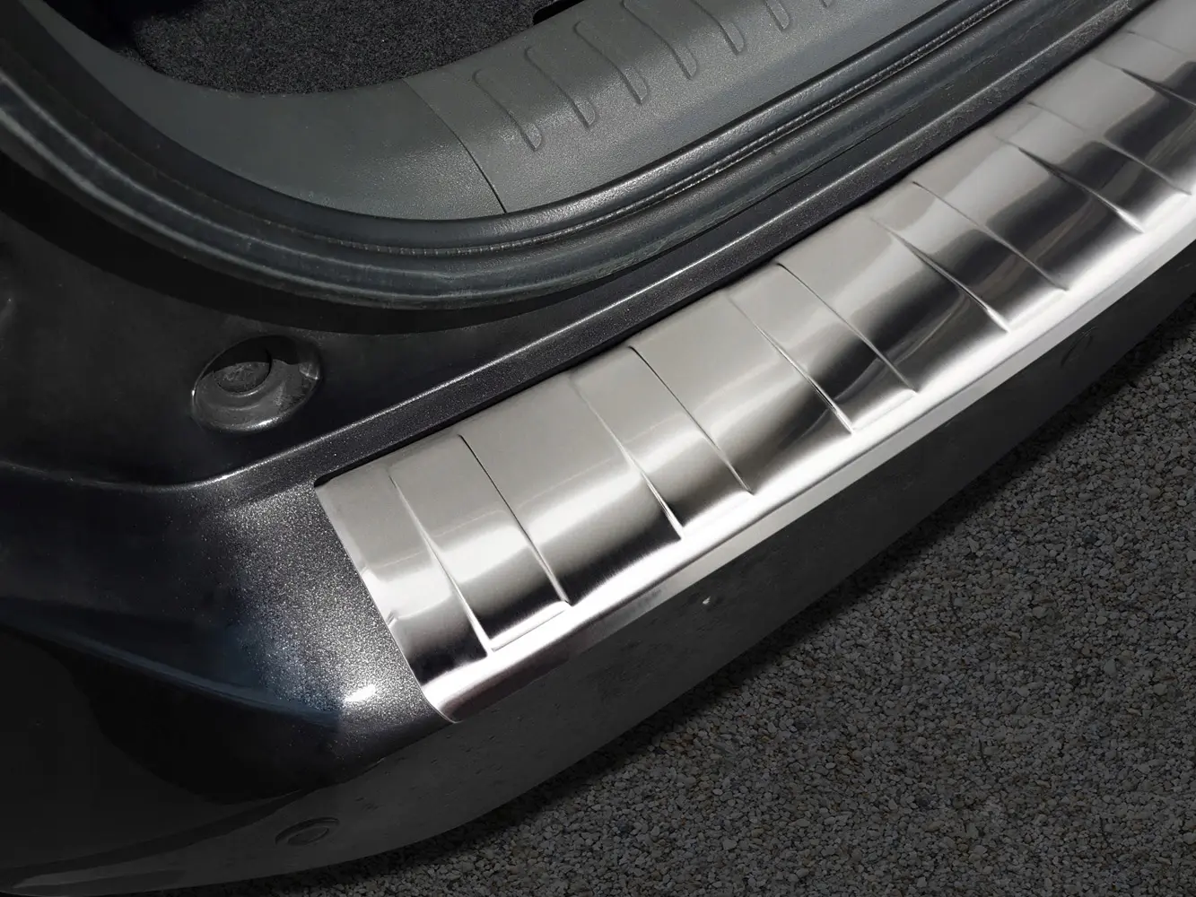 Bakfangerbeskytter TOYOTA PRIUS III PLUS 2013-2015 Silver Edition – bilde 4