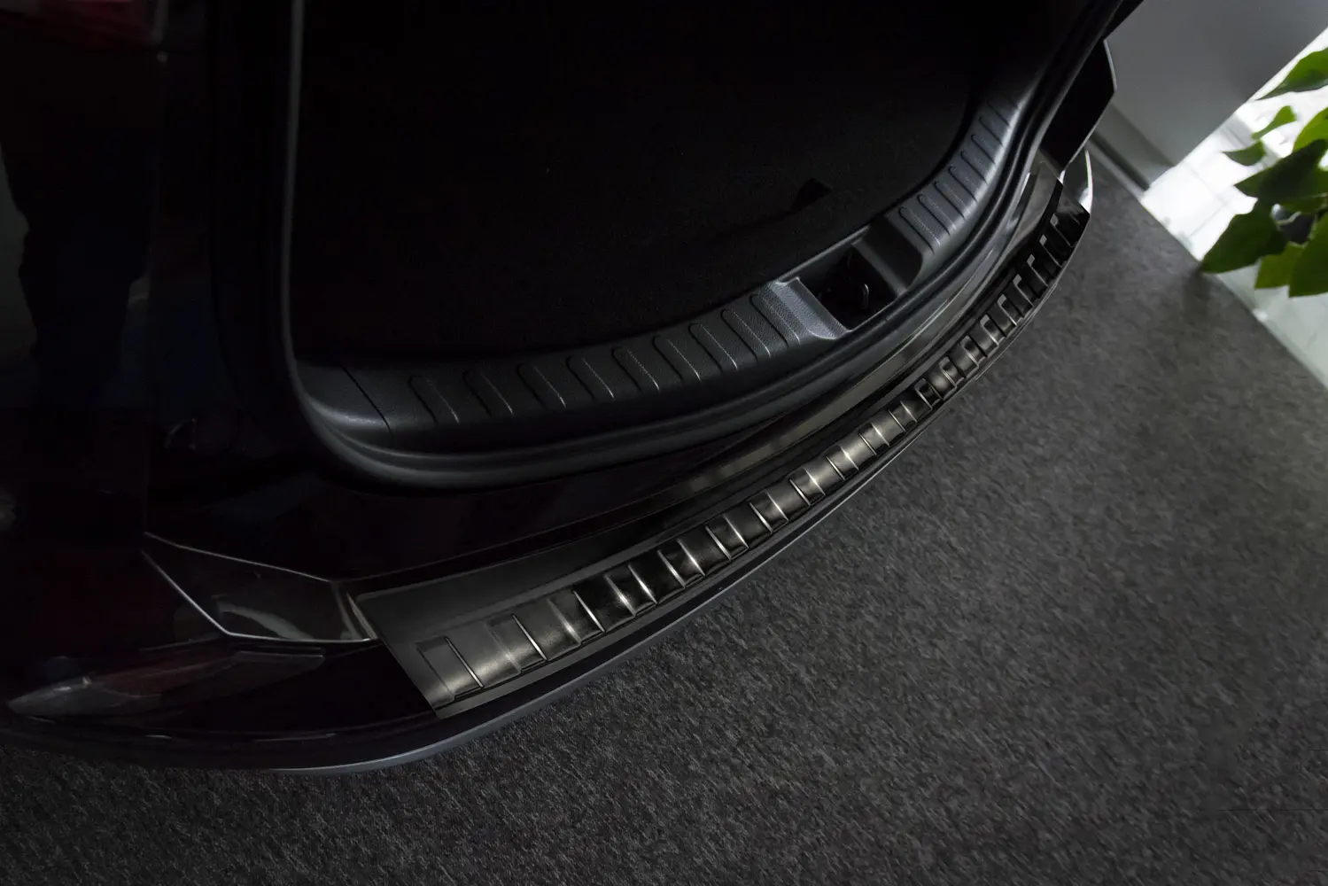 Bakfangerbeskytter  Toyota RAV4 IV Facelift 2015 - 2019 | Black Edition – bilde 2