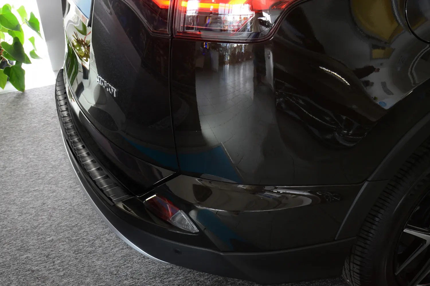 Bakfangerbeskytter  Toyota RAV4 IV Facelift 2015 - 2019 | Black Edition – bilde 3