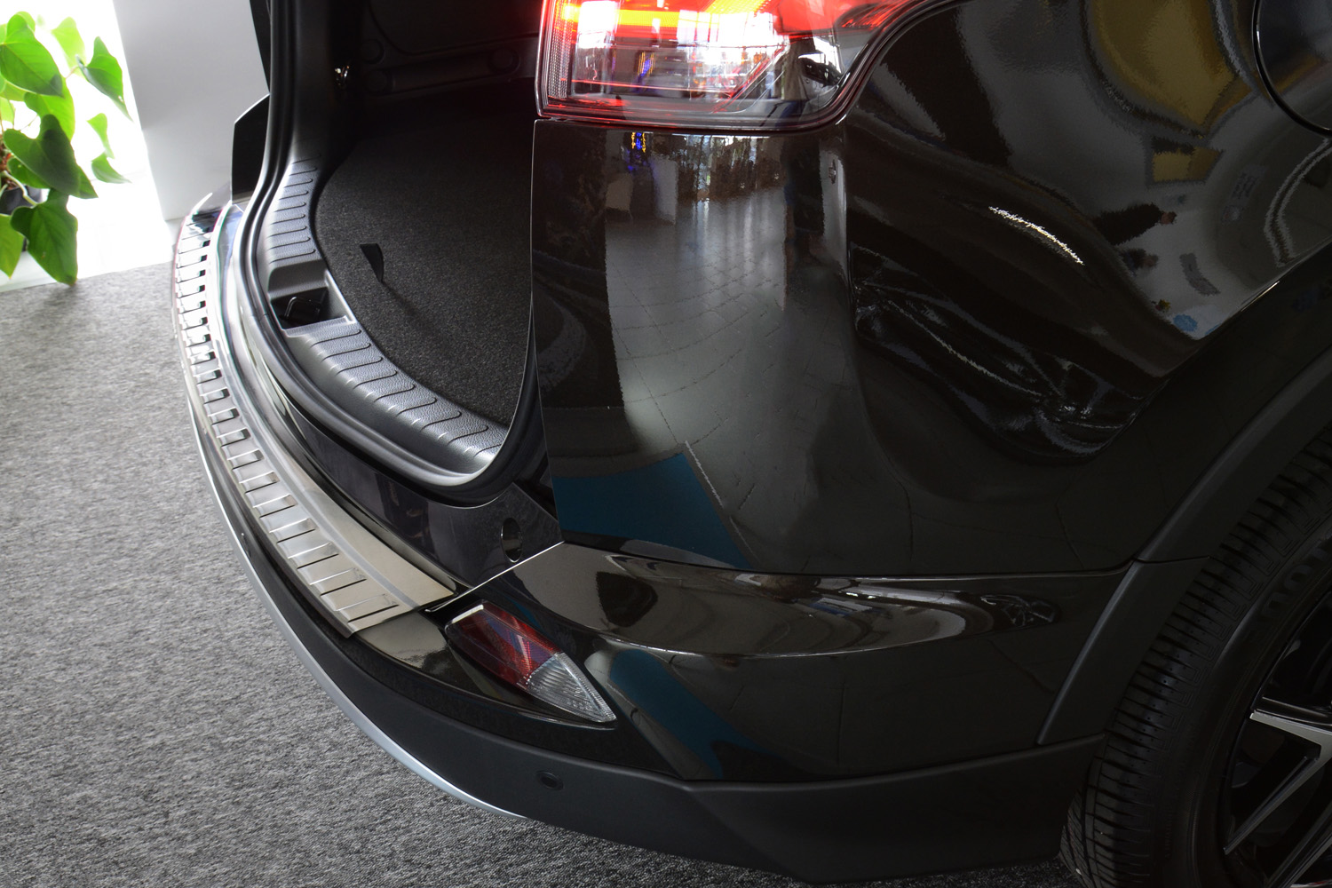Bakfangerbeskytter  Toyota RAV4 IV Facelift 2015 - 2019 | Silver Edition