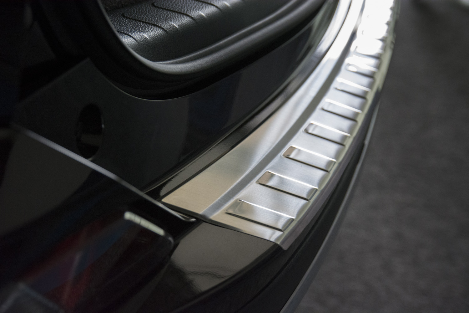 Bakfangerbeskytter  Toyota RAV4 IV Facelift 2015 - 2019 | Silver Edition – bilde 3