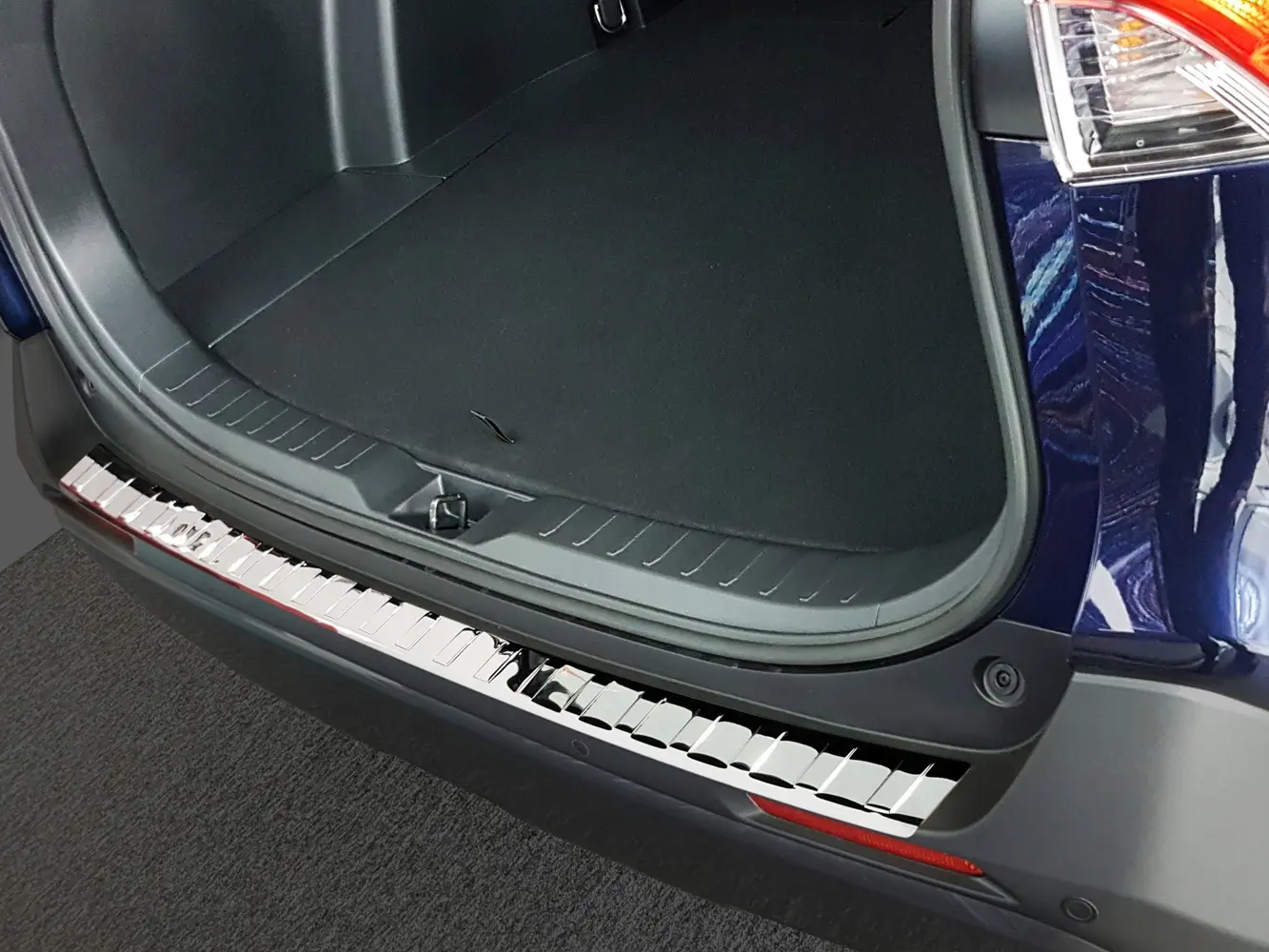Bakfangerbeskytter Toyota RAV4 V 2019 -> | Silver Edition