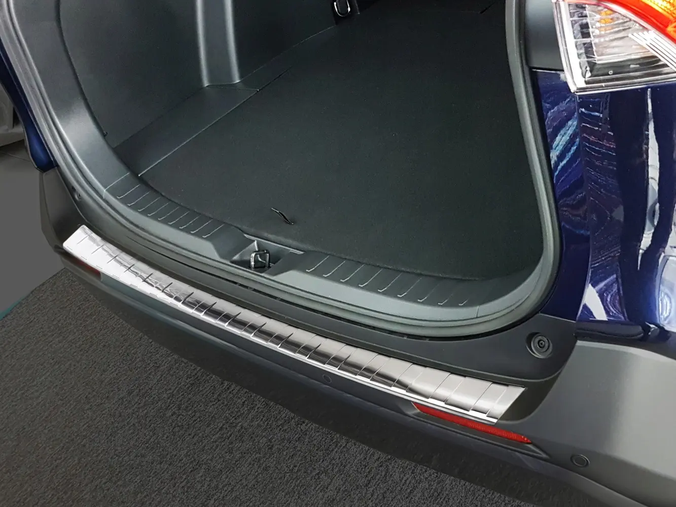 Bakfangerbeskytter Toyota RAV4 V 2019 -> / Toyota RAV4 Plug-in Hybrid 2020 -> | Silver Edition