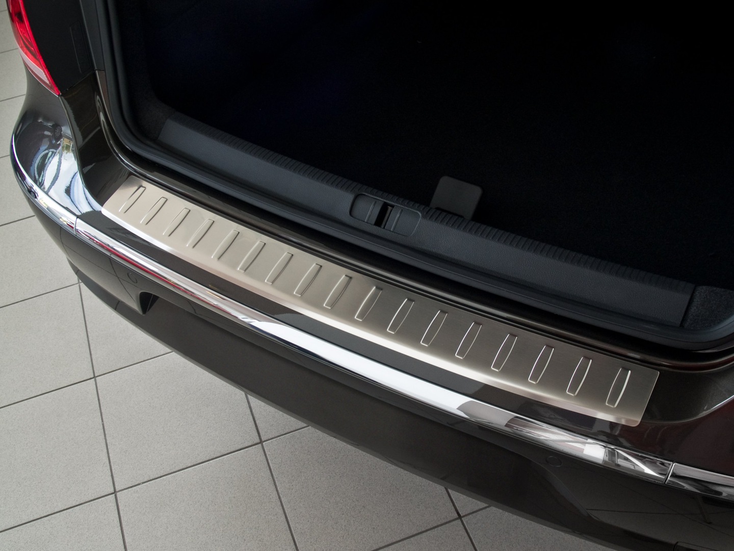 Bakfangerbeskytter Volkswagen CC/ Passat CC 2012->Silver Edition
