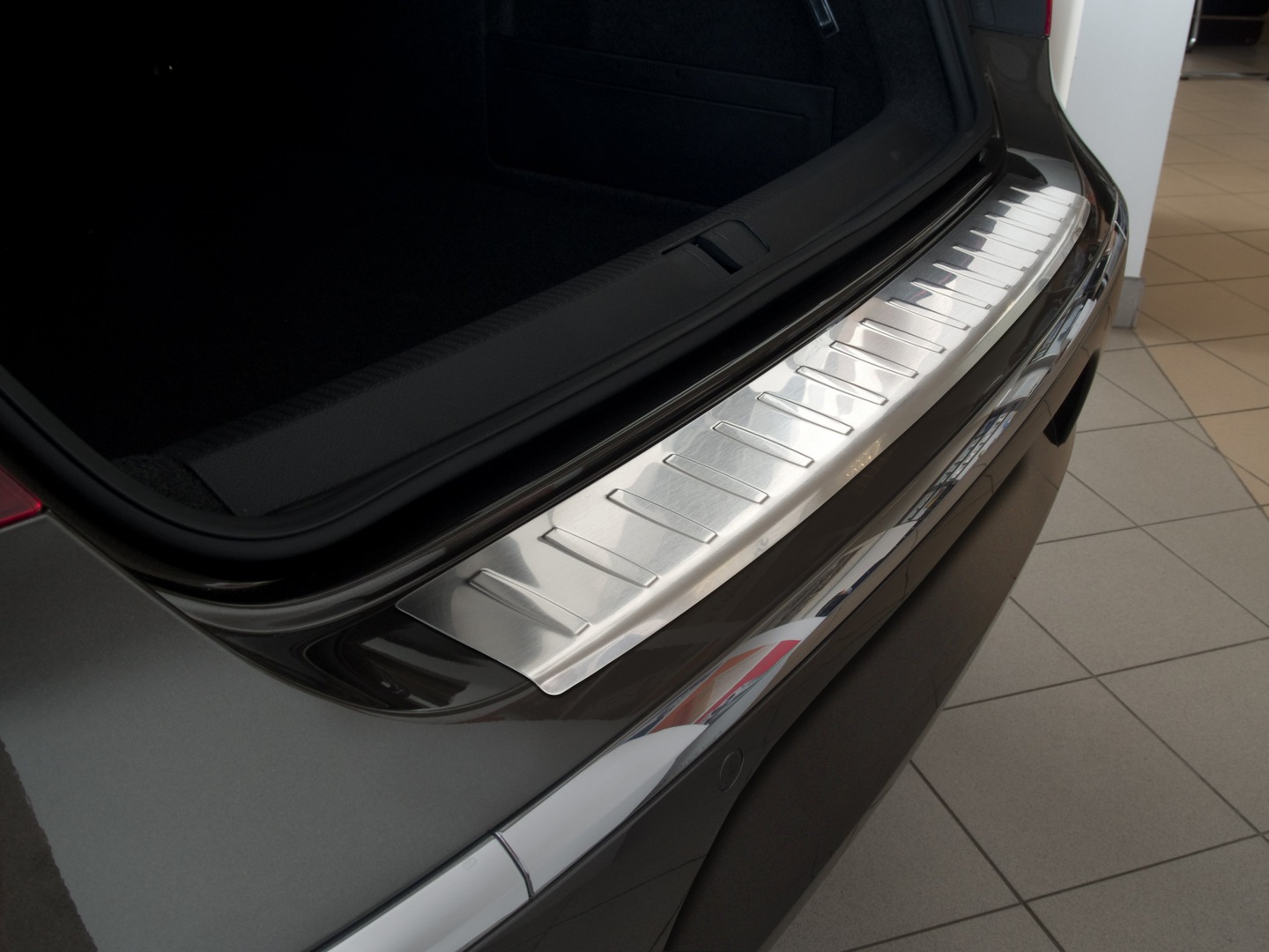 Bakfangerbeskytter Volkswagen CC/ Passat CC 2012->Silver Edition – bilde 2