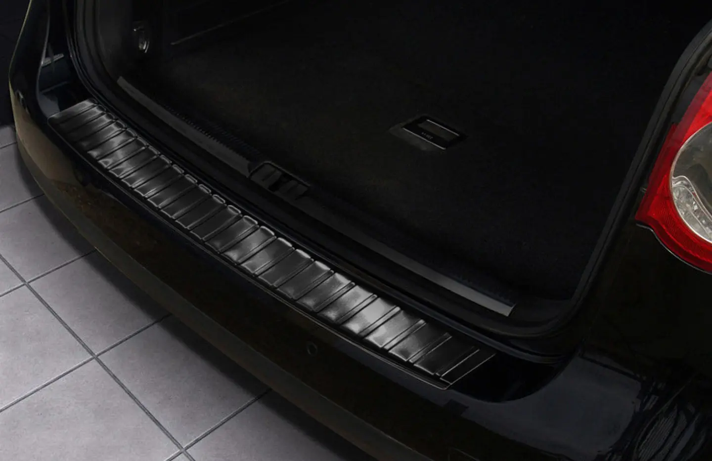 Bakfangerbeskytter Volkswagen Passat B6 Variant 2005-2011 Black Edition
