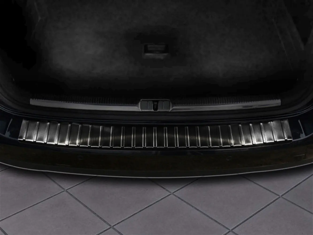 Bakfangerbeskytter Volkswagen Passat B6 Variant 2005-2011 Black Edition – bilde 2