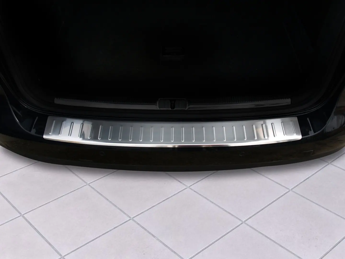 Bakfangerbeskytter Volkswagen Passat B6 Variant 2005-2011 Silver Edition – bilde 2