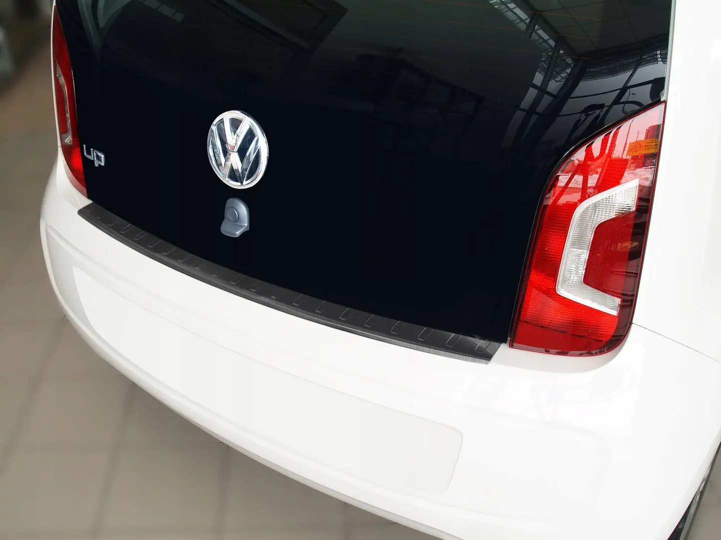 Bakfangerbeskytter Volkswagen UP 2012->Black Edition – bilde 2