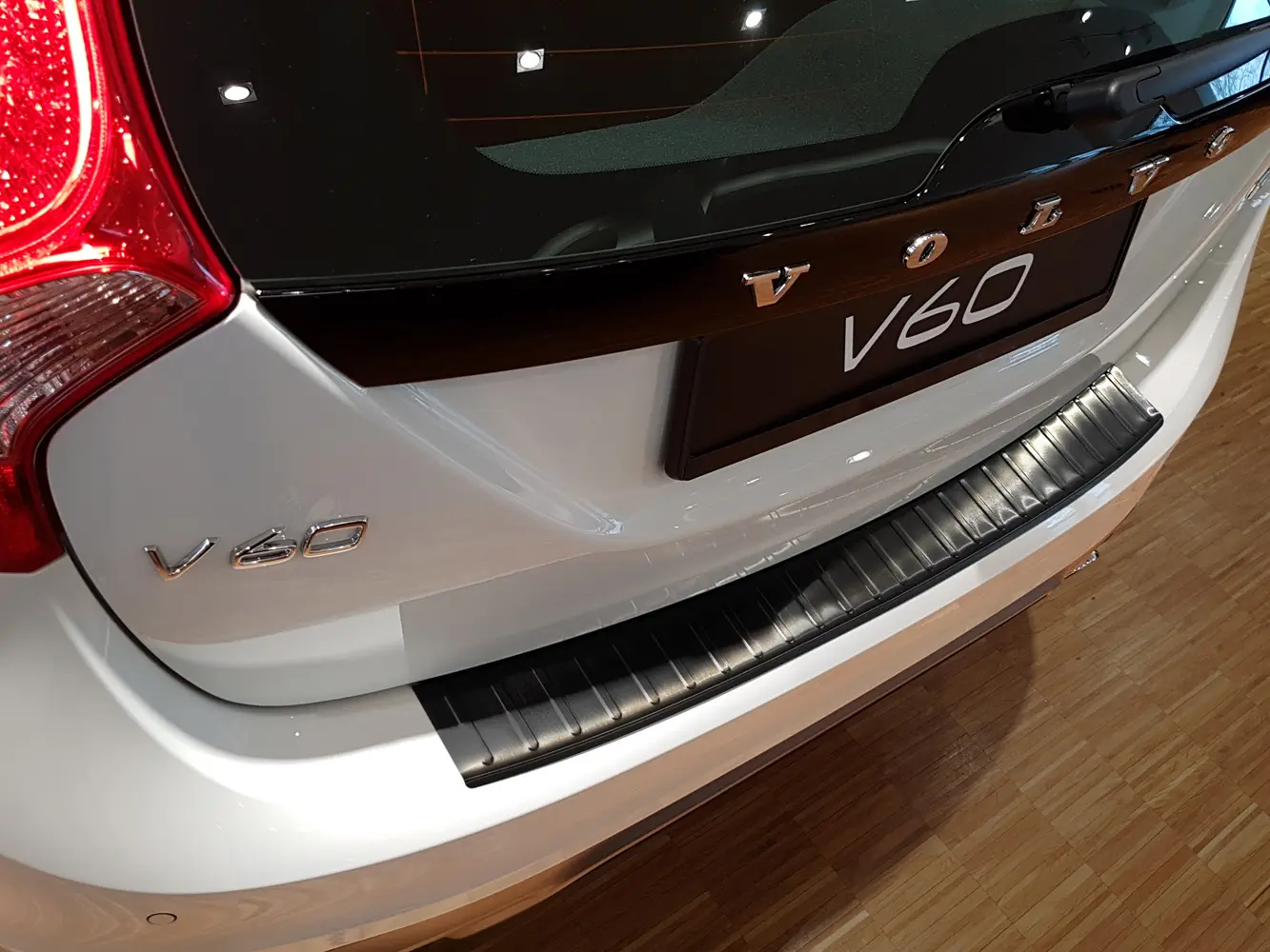 Bakfangerbeskytter Volvo V60 I 2010 - 2018 │ Black Edition