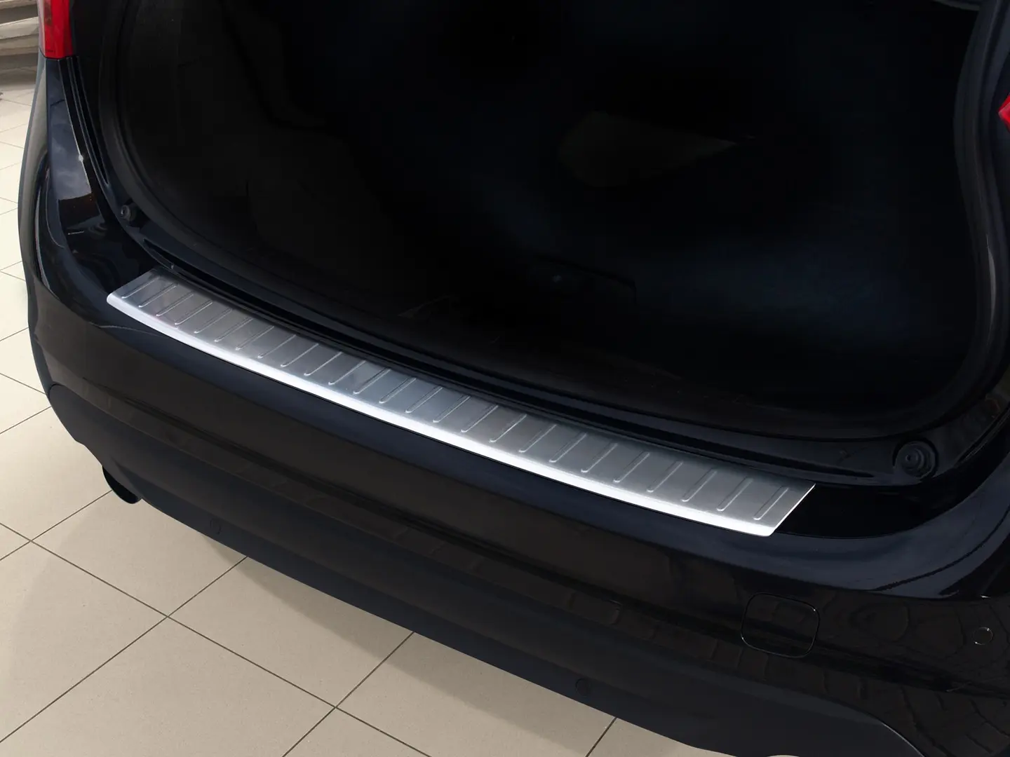 Bakfangerbeskytter Volvo V60 I 2010 - 2018 │ Silver Edition