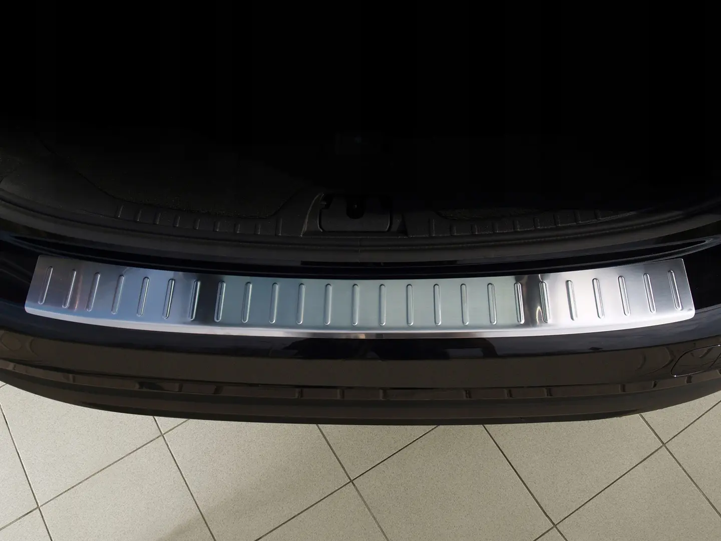 Bakfangerbeskytter Volvo V60 I 2010 - 2018 │ Silver Edition – bilde 2