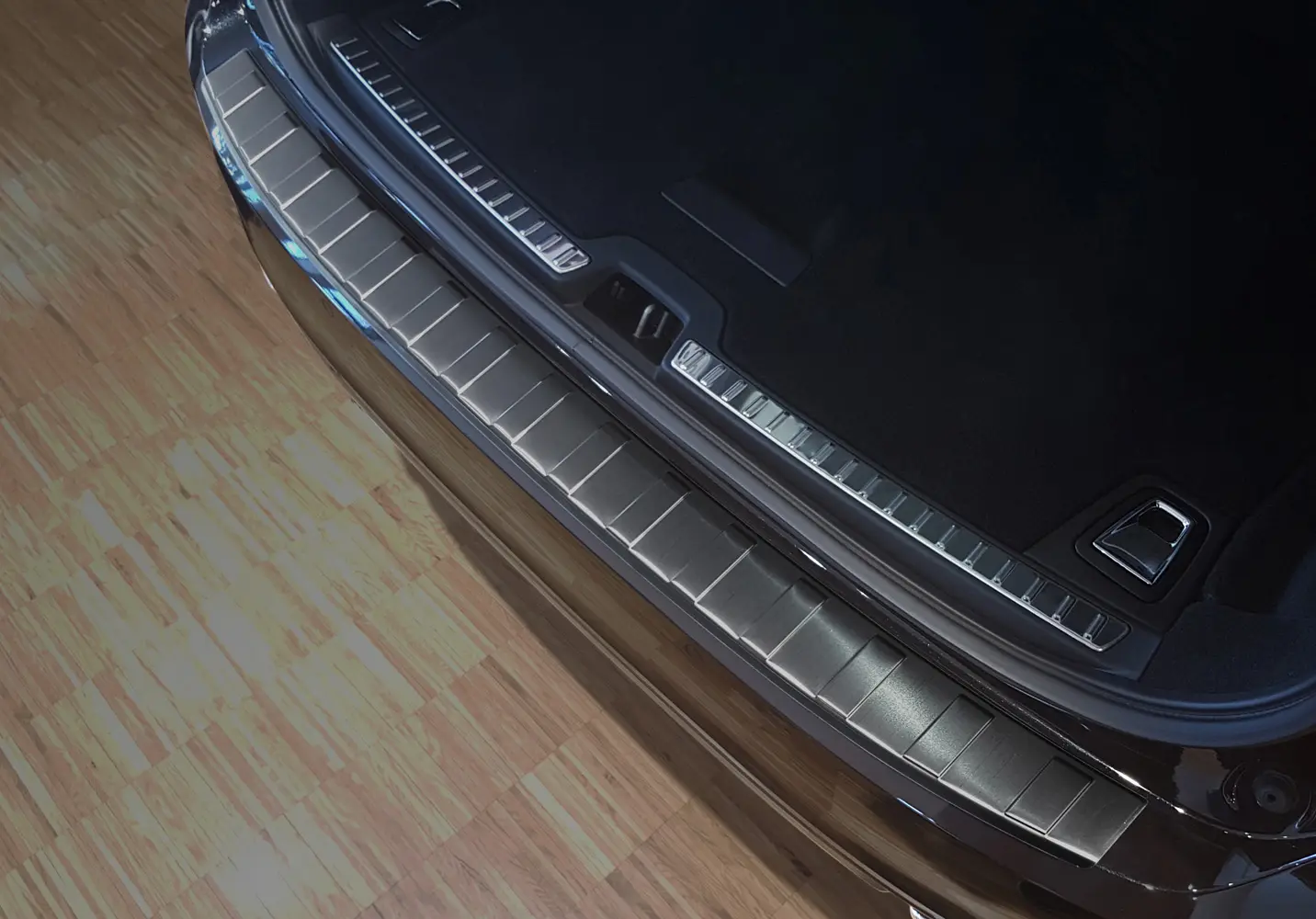 Bakfangerbeskytter Volvo V90 II / V90 Cross County 2016 -> │ Black Edition