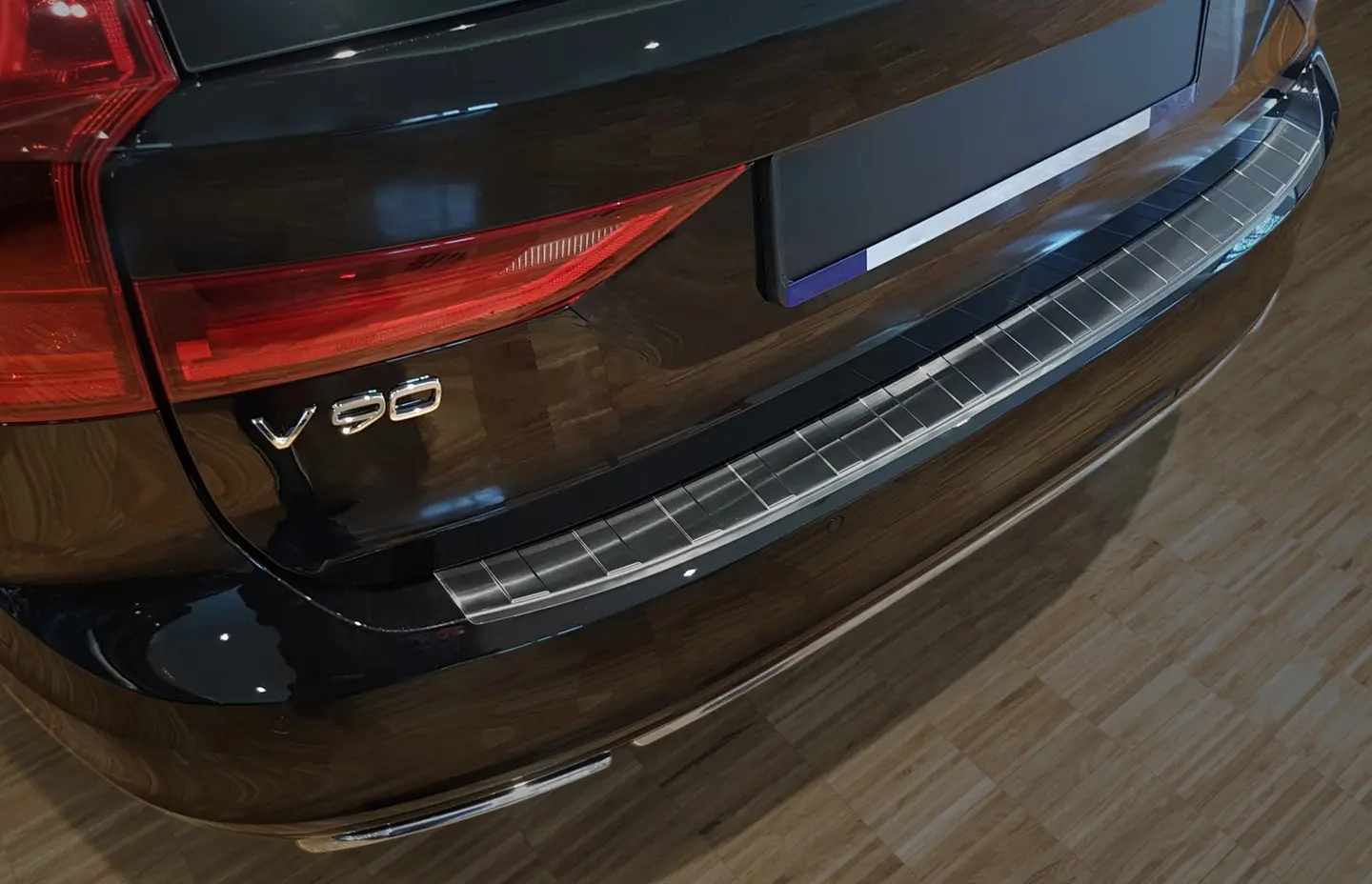 Bakfangerbeskytter Volvo V90 II / V90 Cross County 2016 -> │ Black Edition – bilde 2