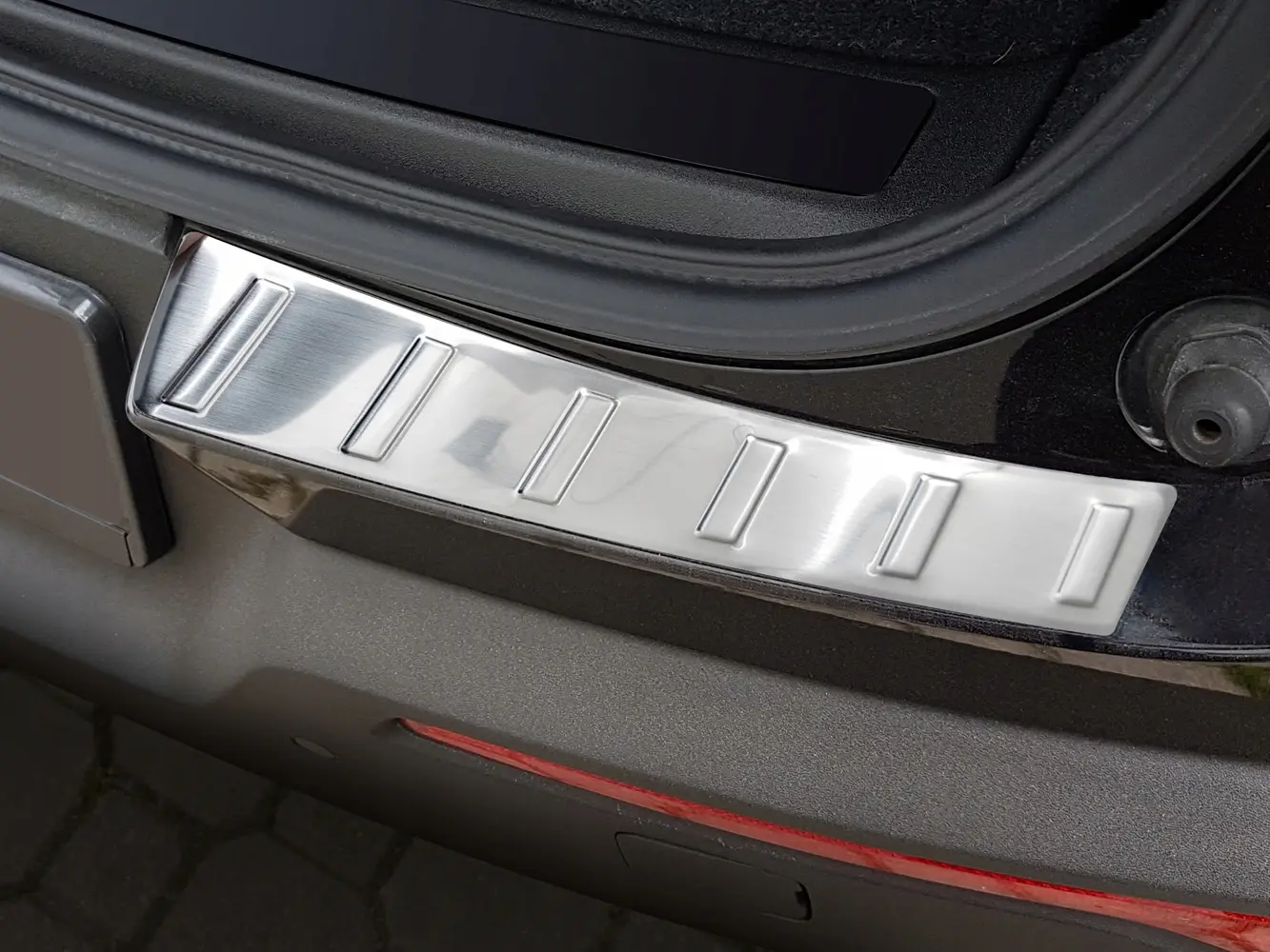 Bakfangerbeskytter Volvo XC40/EX40 2017 -> │ Chrome Edition – bilde 3