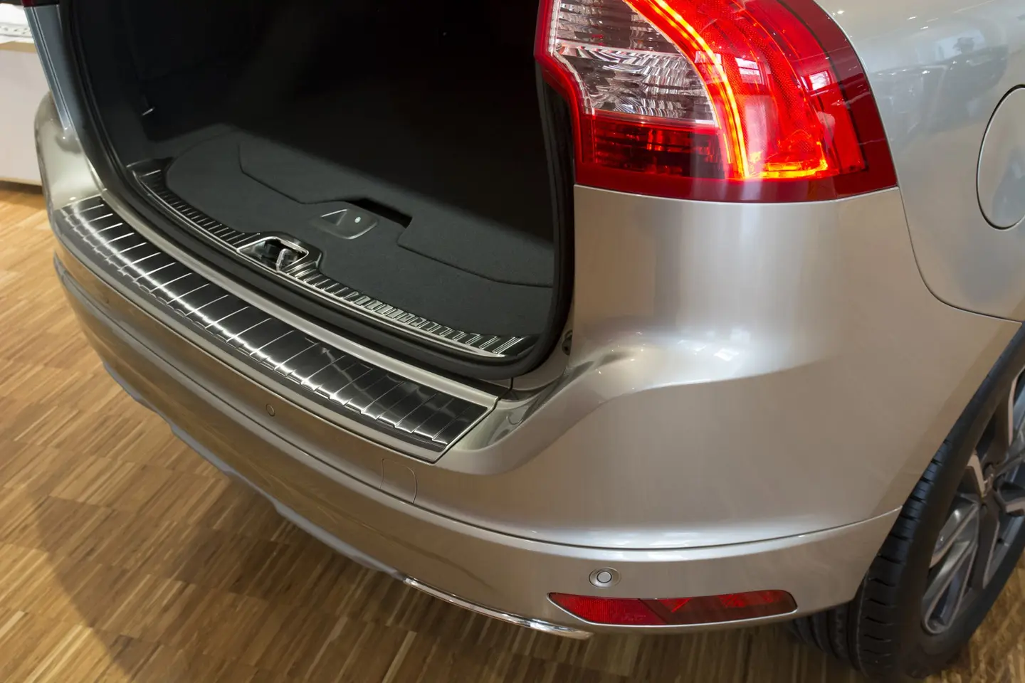 Bakfangerbeskytter Volvo XC60 I Facelift 2013 - 2017 | Black Edition