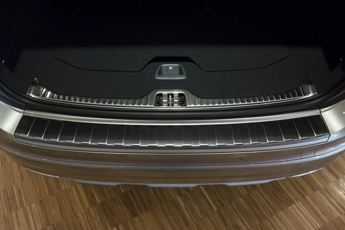 Bakfangerbeskytter Volvo XC60 I Facelift 2013 - 2017 | Black Edition – bilde 3