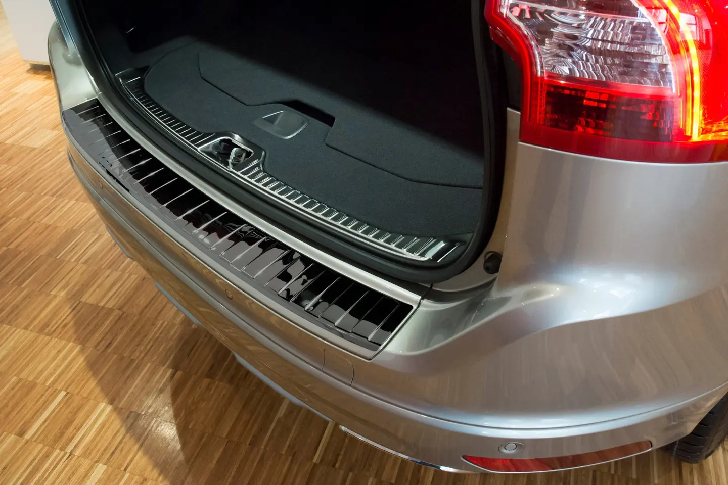 Bakfangerbeskytter Volvo XC60 I Facelift 2013 - 2017 | Black Edition