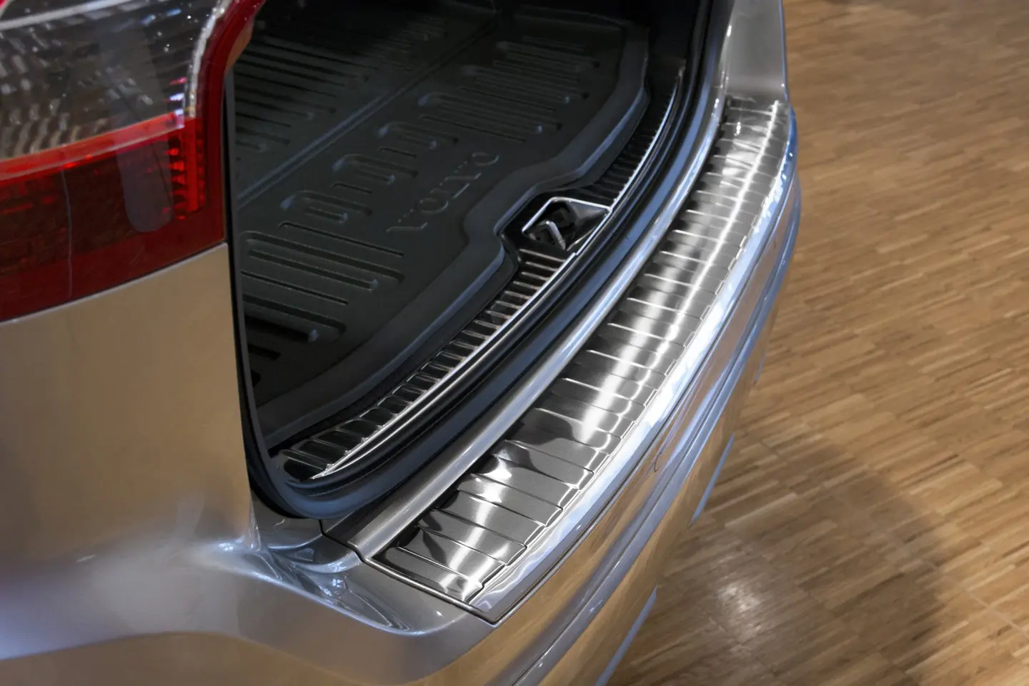 Bakfangerbeskytter Volvo XC60 I Facelift 2013 - 2017 | Silver Edition – bilde 2
