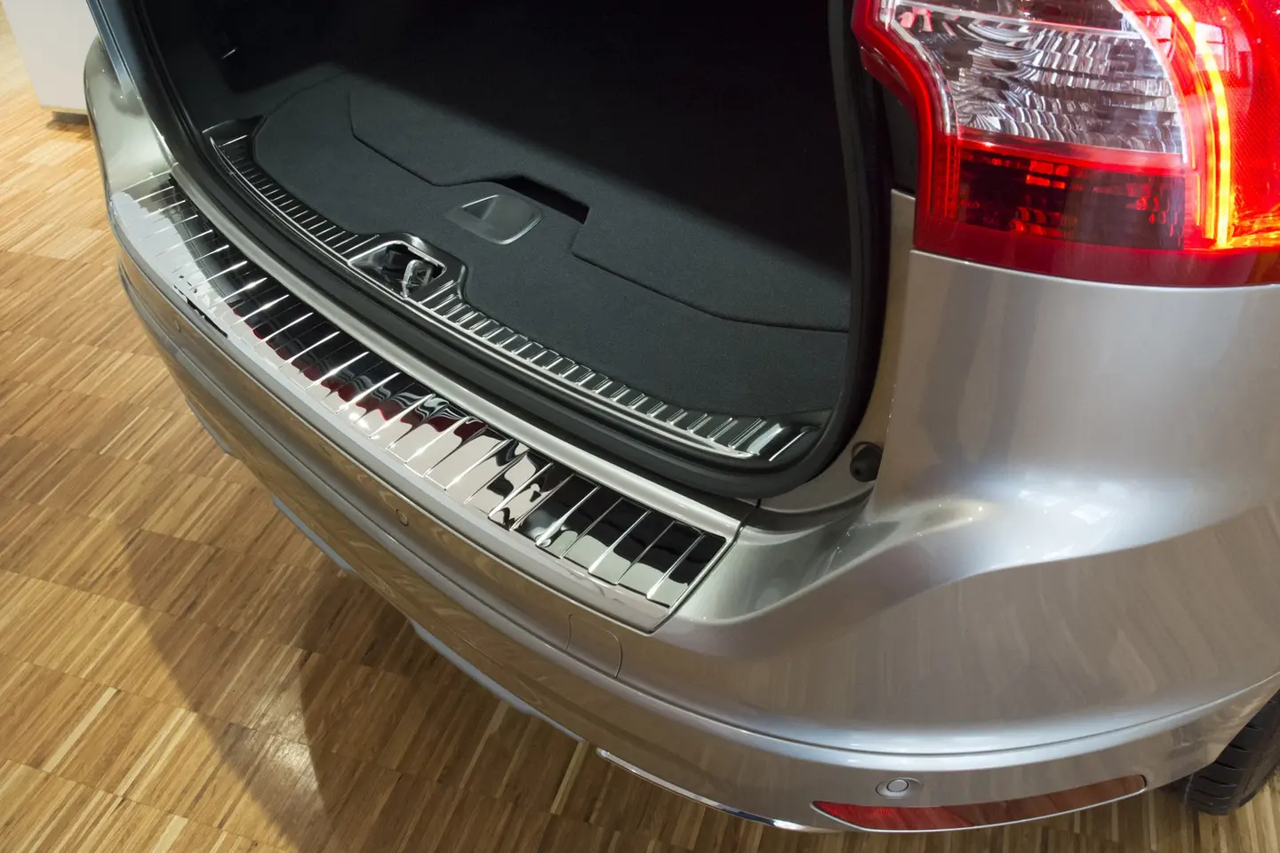 Bakfangerbeskytter Volvo XC60 I Facelift 2013 - 2017 | Silver Edition
