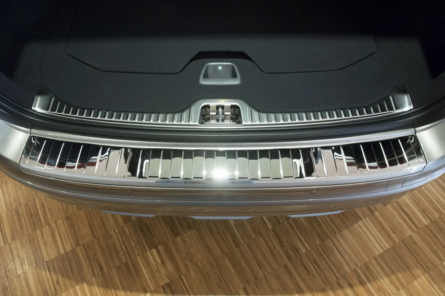 Bakfangerbeskytter Volvo XC60 I Facelift 2013 - 2017 | Silver Edition – bilde 2