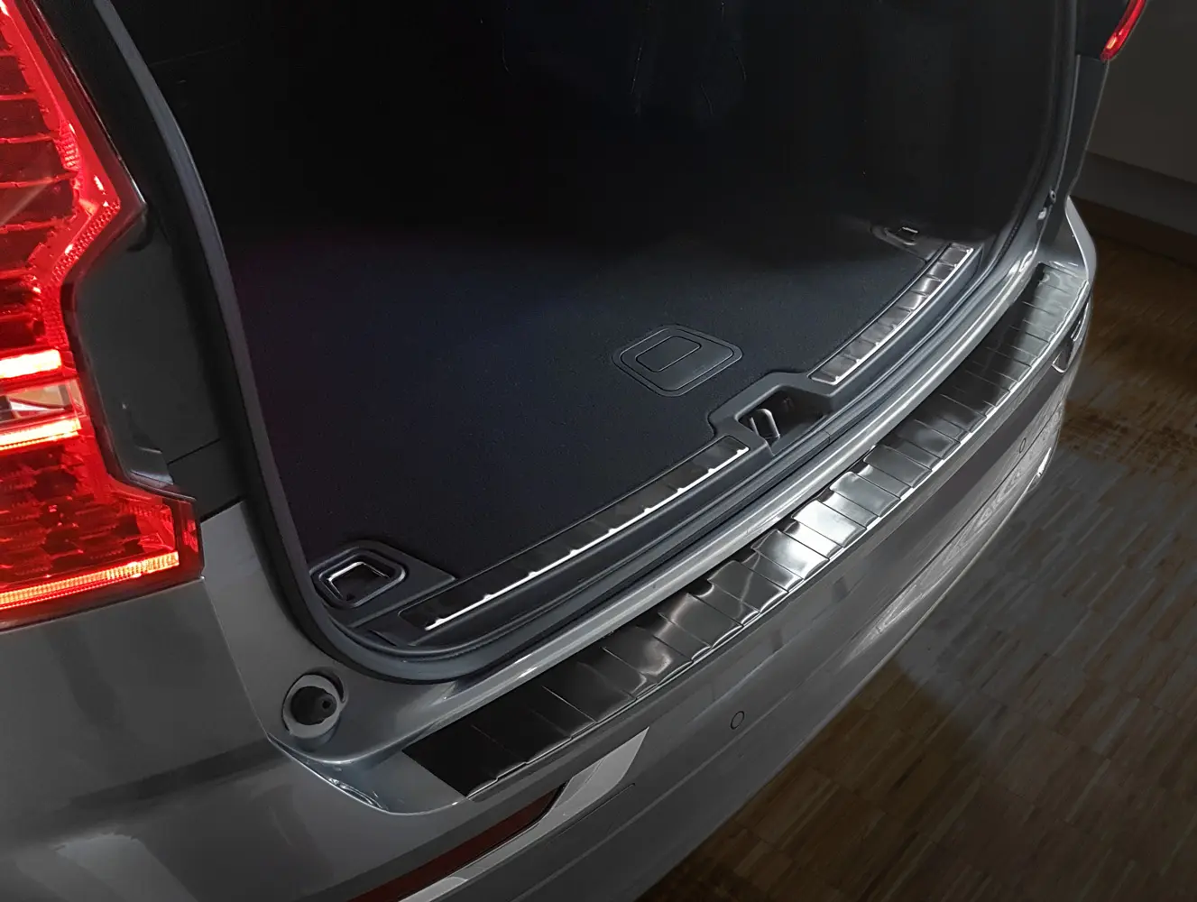 Bakfangerbeskytter Volvo XC60 II 2017 -> | Black Edition