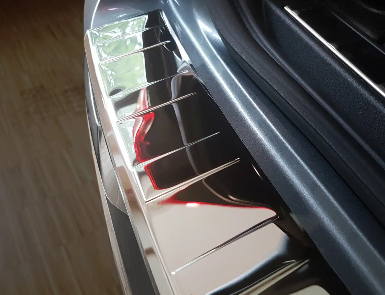 Bakfangerbeskytter Volvo XC60 II 2017 -> | Silver Edition – bilde 4