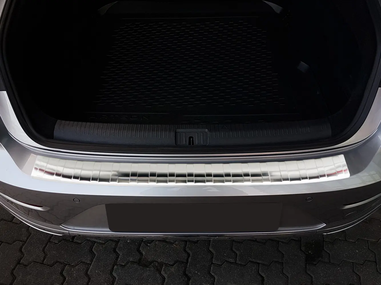 Bakfangerbeskytter VW Arteon 2017 - 2025 │ Silver Edition – bilde 3