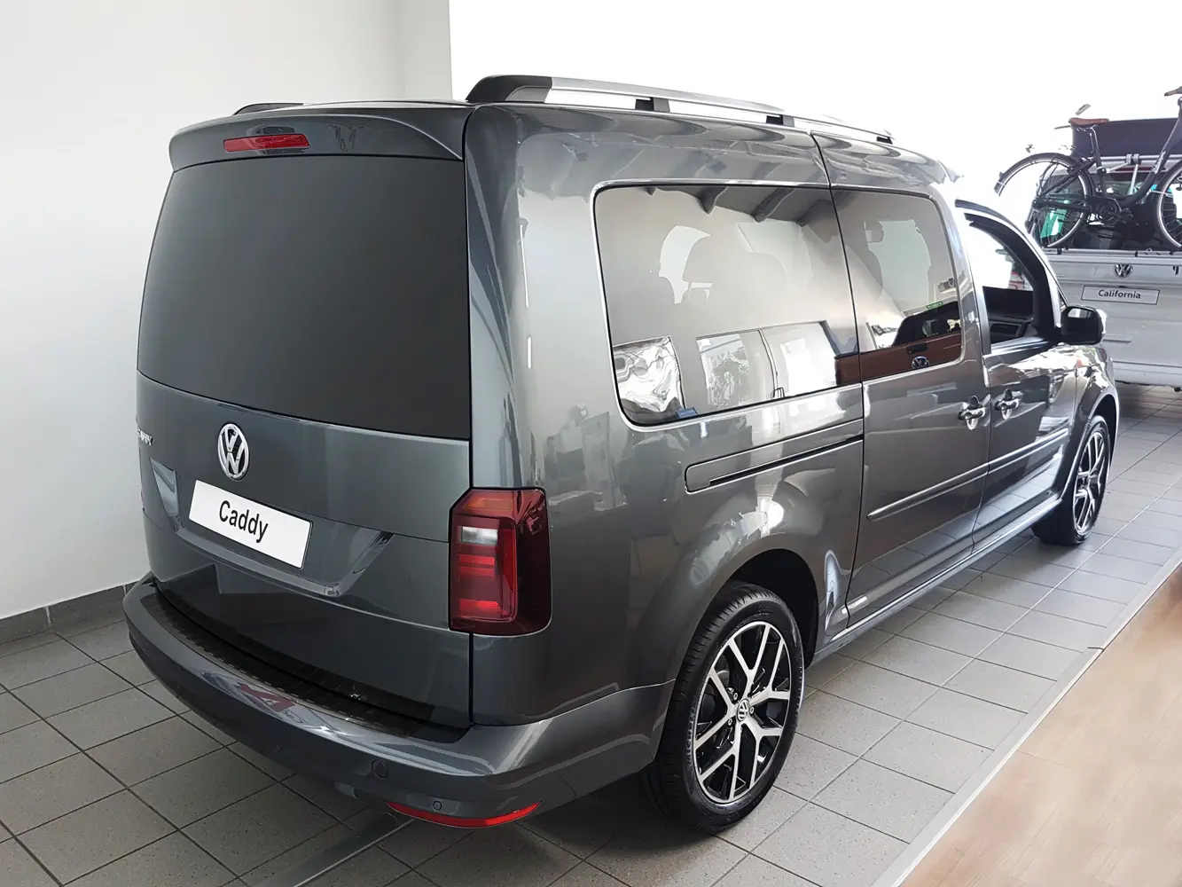 Bakfangerbeskytter VW Caddy III / IV 2003 - 2020 │ Black Edition – bilde 8