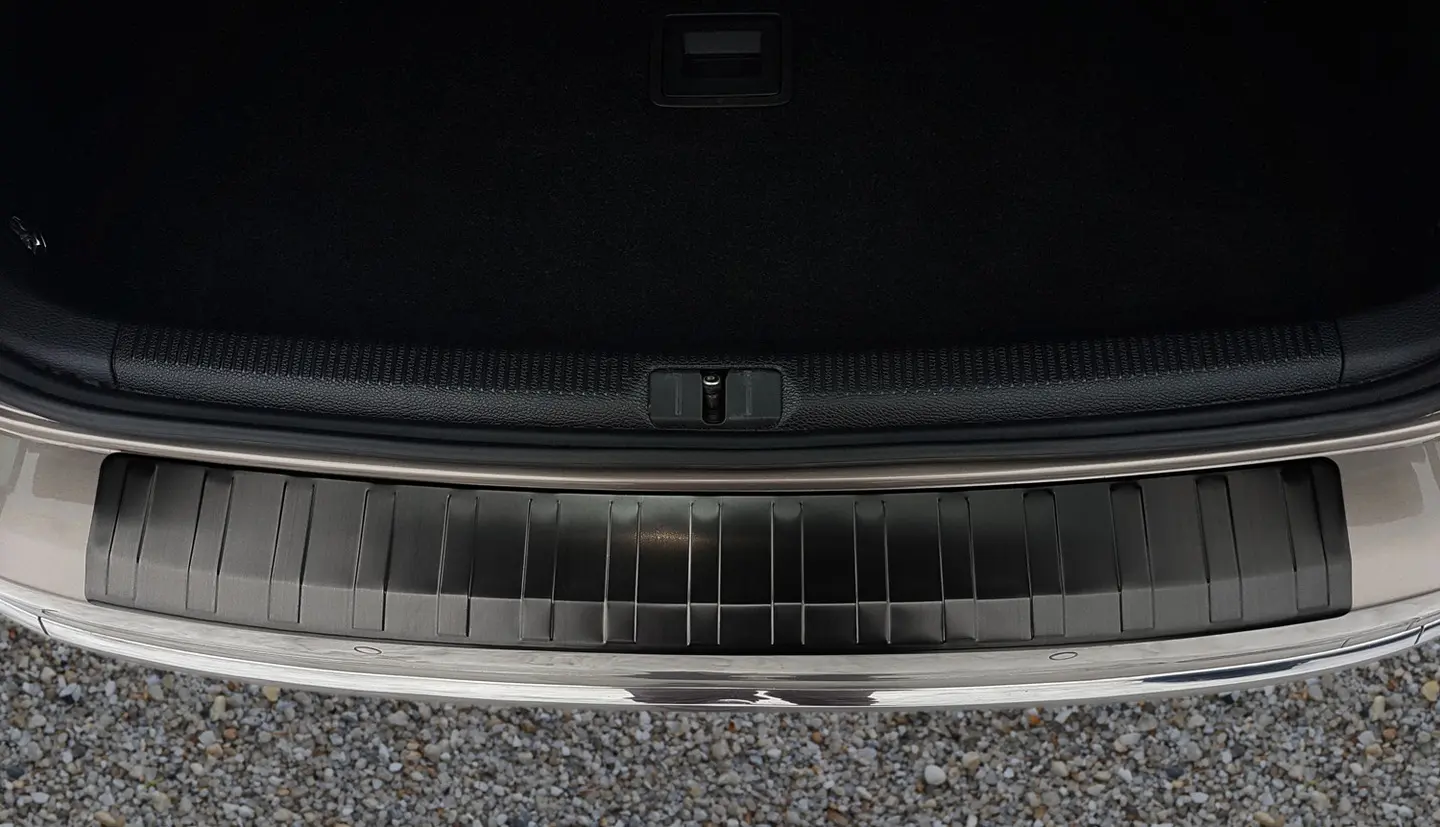 Bakfangerbeskytter VW Passat B7 Variant 2010 - 2014 │ Black  Edition – bilde 2
